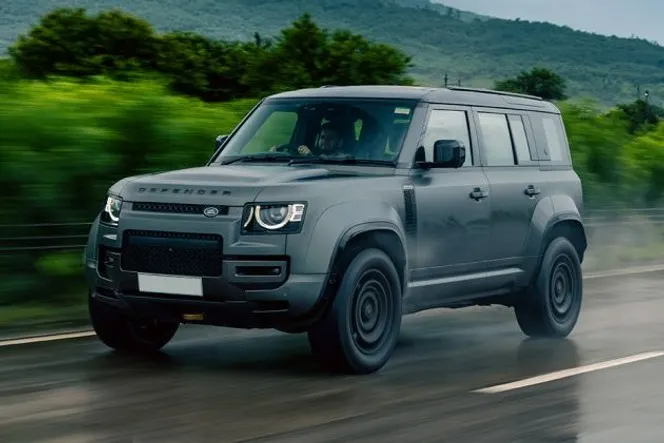Land Rover Defender Speed