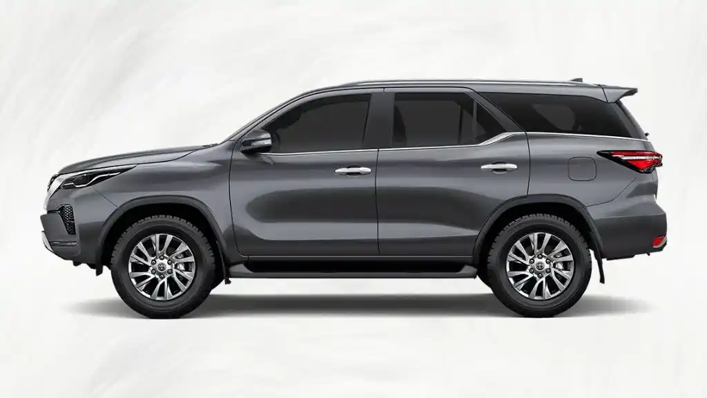 Toyota Fortuner Platinum Sparkling Black Crystal Shine Colour